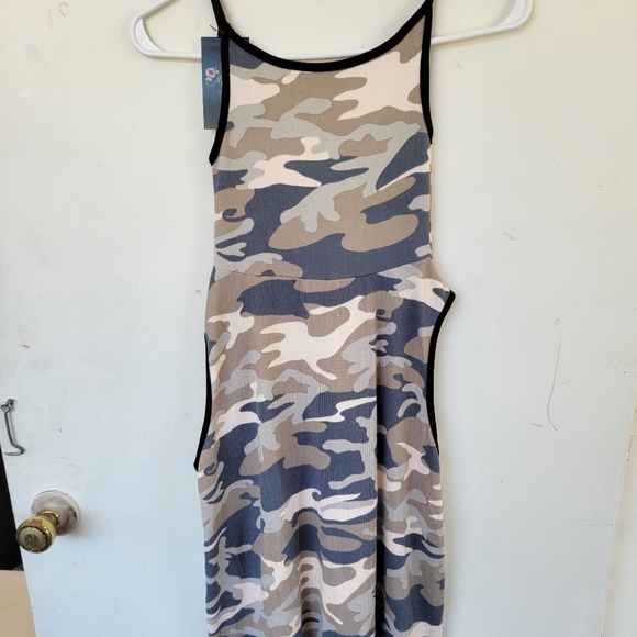 NWT Sew in Love brand unique camouflage tank with attached mask size L - Picture 3 of 8